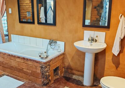 Lily Pond Lethabo Estate accommodation full bathroom
